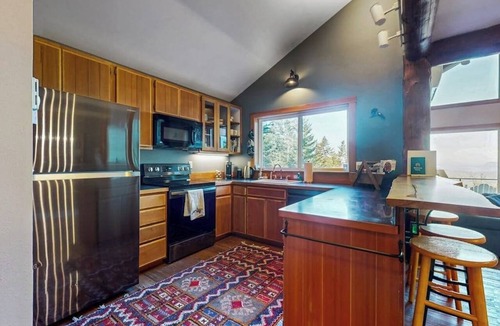 Eastsound Cabin | Beautiful Secluded Cabin with Stunning Bay Views and Private Deck