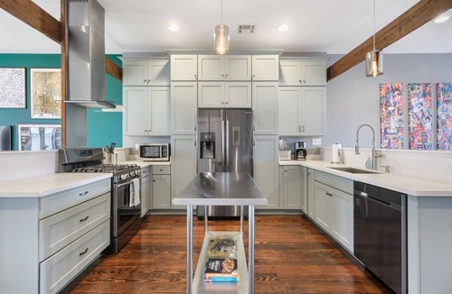 Faubourg Lafayette Villa | Beautiful Townhome Steps From Saint Charles Ave