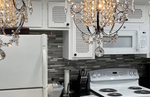 Mid America Condo | Beautiful Upper-Floor Condo with Spectacular Views!
