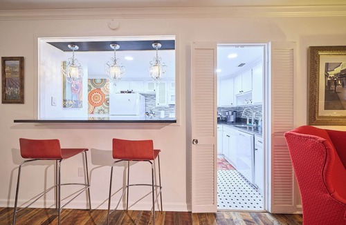 Mid America Condo | Beautiful Upper-Floor Condo with Spectacular Views!