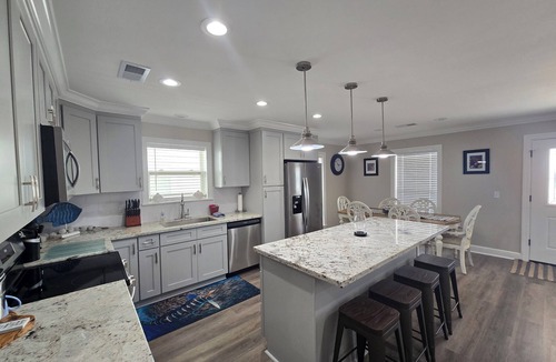Venice House | Beautiful Waterfront 3Bdr/2 Bath in Venice Marina REMODLED NO BOAT SLIP OR ICE