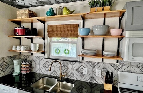 San Antonio House | Beautifully Styled Home with Garage-Perfect Short or Long Stay!
