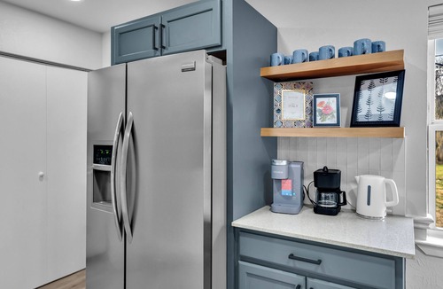 Bedford House | Bedford Bungalow Prime DFW Location Near Everything