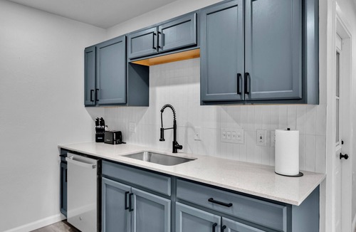 Bedford House | Bedford Bungalow Prime DFW Location Near Everything