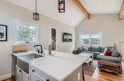 Berkeley Apartment | Berkeley Hidden Gem | 1BR | Full Kitchen & Patio