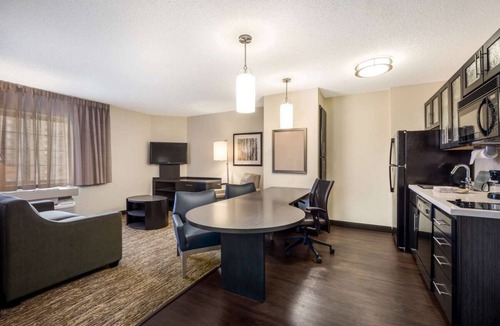 Nassau Bay Hotel | Best Place to Unwind! 3 Relaxing Units, Pet-friendly Property, Full Kitchen!
