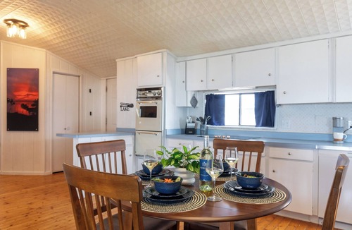Abilene House | Best Sunsets on the Lake! 2-Bed 1-Bath | Gameroom!