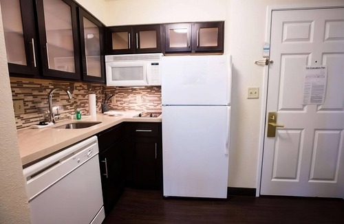 Gateway Hotel | Best Value, Quality Stay! Short Drive to Quarries Park and Northside Lawn!