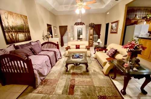 Flint House | BestStays@ Angel near Lake Palestine.TVs in all Rooms large groups Fenced