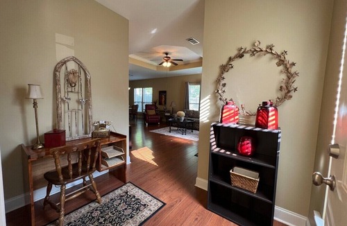 Scotlandville House | BestStays@Bayou-Chic -work crews love us. Fenced with WIFI