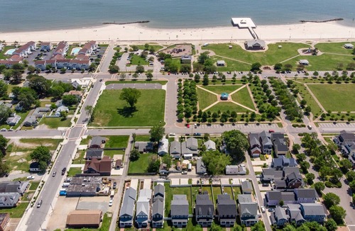 Buckroe Beach House | Big, Beautiful & Beachside Bliss - Sleeps 10!