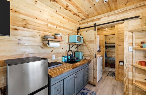 Crystal Beach Cabin | Big Chill Beach Cabin ~ Near Margaritaville ~ NEW