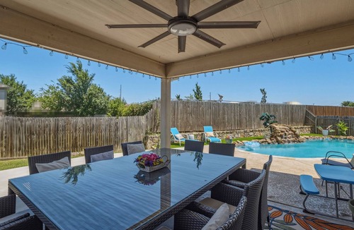 Keller House | Big Family Pool House Near DFW, Stockyards, Tourism Spots