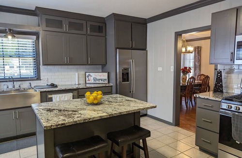 Frankston House | Big Red Comfortable, welcomes pets, & sleeps 6