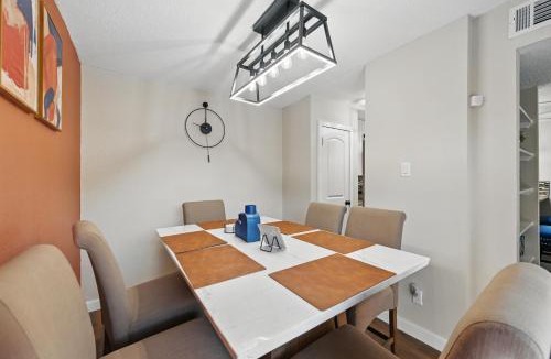 Fort Worth Apartment | Big Soccer Games 2026, Media, Workers & Guests, 2BR, 2BA Condo, 29 Nights or More