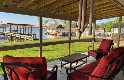Trinity House | Big spacious home, 6 kayaks, firepit, fishing, boat space, next to Goat Island.