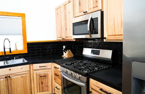 Bismarck Cabin | Black Pearl Lodge @ DeGray. Small event venue or fun family getaway!