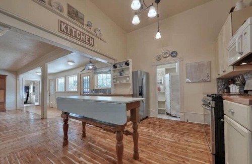 Lindale House | Blackberry Manor Summ