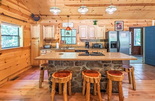 Newnata House | Blanchard Cabin in the Woods ~ close to caverns