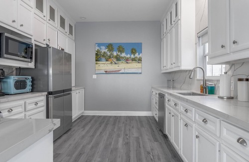 Clear Lake Shores House | Blue Bay Waterfront Retreat – 230 ft Private Pier + Steps to Kemah Boardwalk!