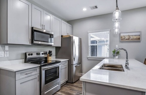 Clear Lake Shores Apartment | Blue Ivory: Central Haven
