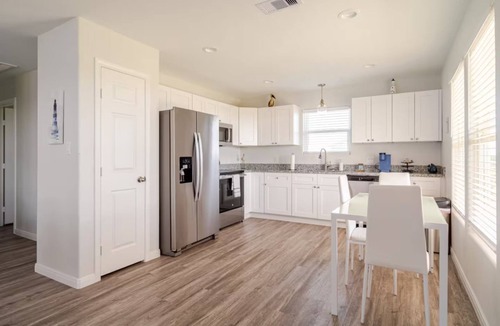 Gilchrist House | Blue Lagoon - Hot Tub, Golf Cart, Dog Friendly!