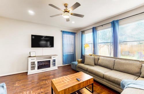 Spring House | Blue Maple by WE Travel