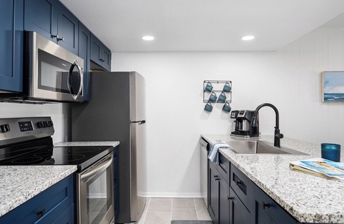 Harbor Oaks House | Blue Pearl- Canal Views, Boat Slip & Pool Access! Perfect Rockport Getaway!