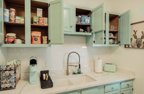 Government Hill House | Bluebonnet Cottage at The Pearl, River Walk, Downtown, Best Location
