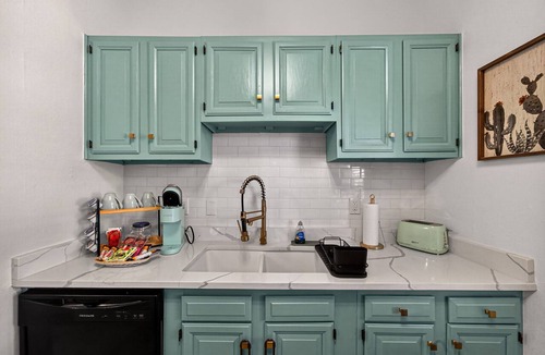 Government Hill House | Bluebonnet Cottage at The Pearl, River Walk, Downtown, Best Location