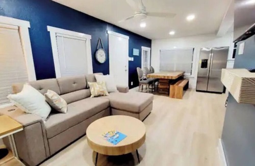 Pirates Beach West House | Bluecockatoo - Beachside, King Bed, EV Charging!