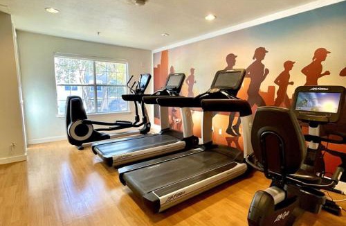 Gateway Apartment | Blueground Gateway gym pool near stadium ATX-241