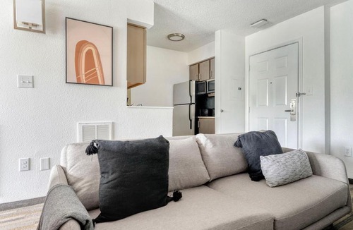 Gateway Apartment | Blueground Gateway pool gym close to shops ATX-242