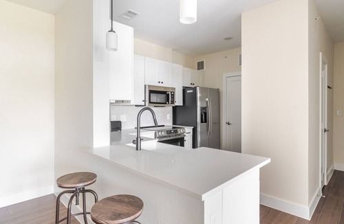 Scofield Farms Apartment | Blueground | Scofield Farms, pool, nr Walnut Creek Park