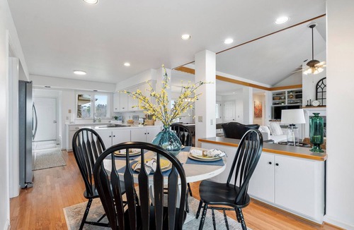 Quitman House | Bluff View House has vast open water views of Greers Ferry Lake in Arkansas