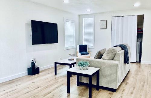 Kemah House | Boardwalk Bungalow Combo Stay for 9