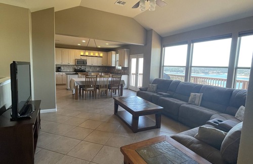 Waterford On Lake Travis House | Boat Ramp Open/Lakeview House/Perfect for Snowbirds/High-Speed Internet