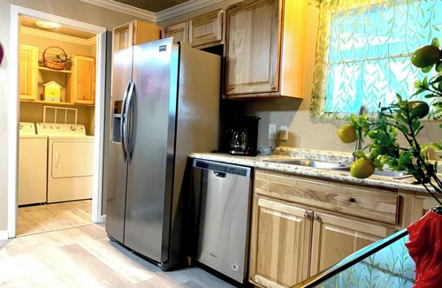 Magnolia House | Bohemian Home King Bed Long Stay RV/Boat/Trailer Parking RenFest