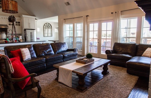 Rockwall House | BOOK FOR THE WORLD CUP-5 Bed Farmhouse with Pool, Pond, 45 minutes from stadium