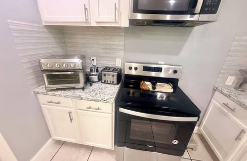 Meadowbrook House | Book Now: 6BR Meadowbrook Stay Karaoke, Roku TVs & Group Getaway Vibes
