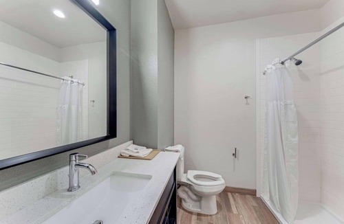 Eastside Promise Neighborhood Hotel | Book Your Stay: 3 Cozy Rooms w/Complimentary Breakfast & Parking in DT