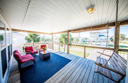 Pirates Beach House | Bounty Pet Friendly · Entertain & Relax at our Beach Home - Pet Friendly