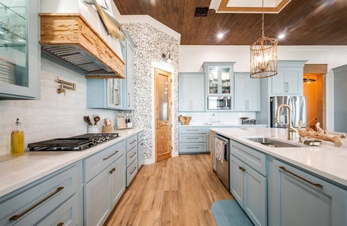 Grand Isle House | Bourbon Bay - Beachfront with Private Pool