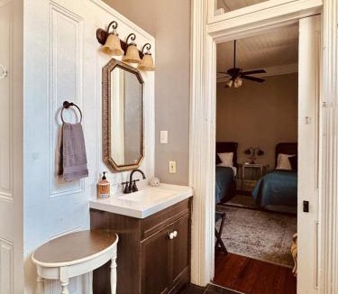 Treme Bed & Breakfast | Boutique Guesthouse King Suite balcony and Pool