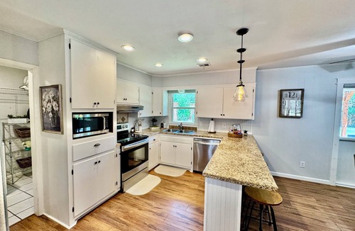 Abilene House | Boutique Home-Cozy, Clean, Comfy, 3/2 Abilene, Sleeps 6, near ACU, King