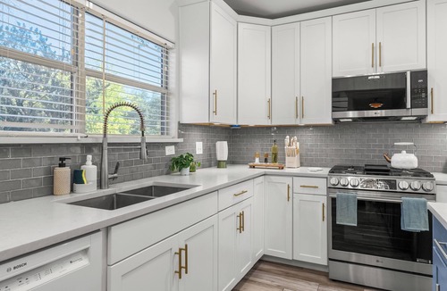Chestnut House | Brand new 3 bedroom designer home close to downtown/walk to Fun/Pets/EV