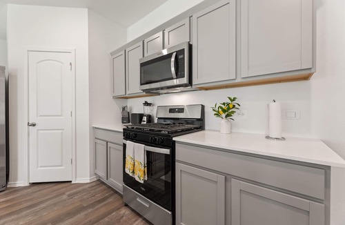 Magnolia House | Brand-New 4BR Magnolia Retreat · Sleeps 8 · Fast WiFi · 30 Min to Woodlands
