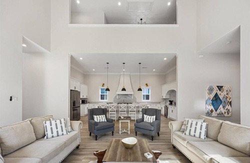 Cedar Crest Villa | Brand New 5BR Modern Villa Sleeps 14 at the Heart of Dallas Downtown/Uptown