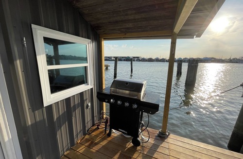 Venice Boat Rental | Brand-New Houseboat in Sportsman's Paradise, Venice LA.