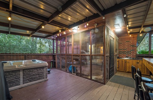 Damon House | Brazos River Retreat: Fishing, Hot Tub, Sleeps 9